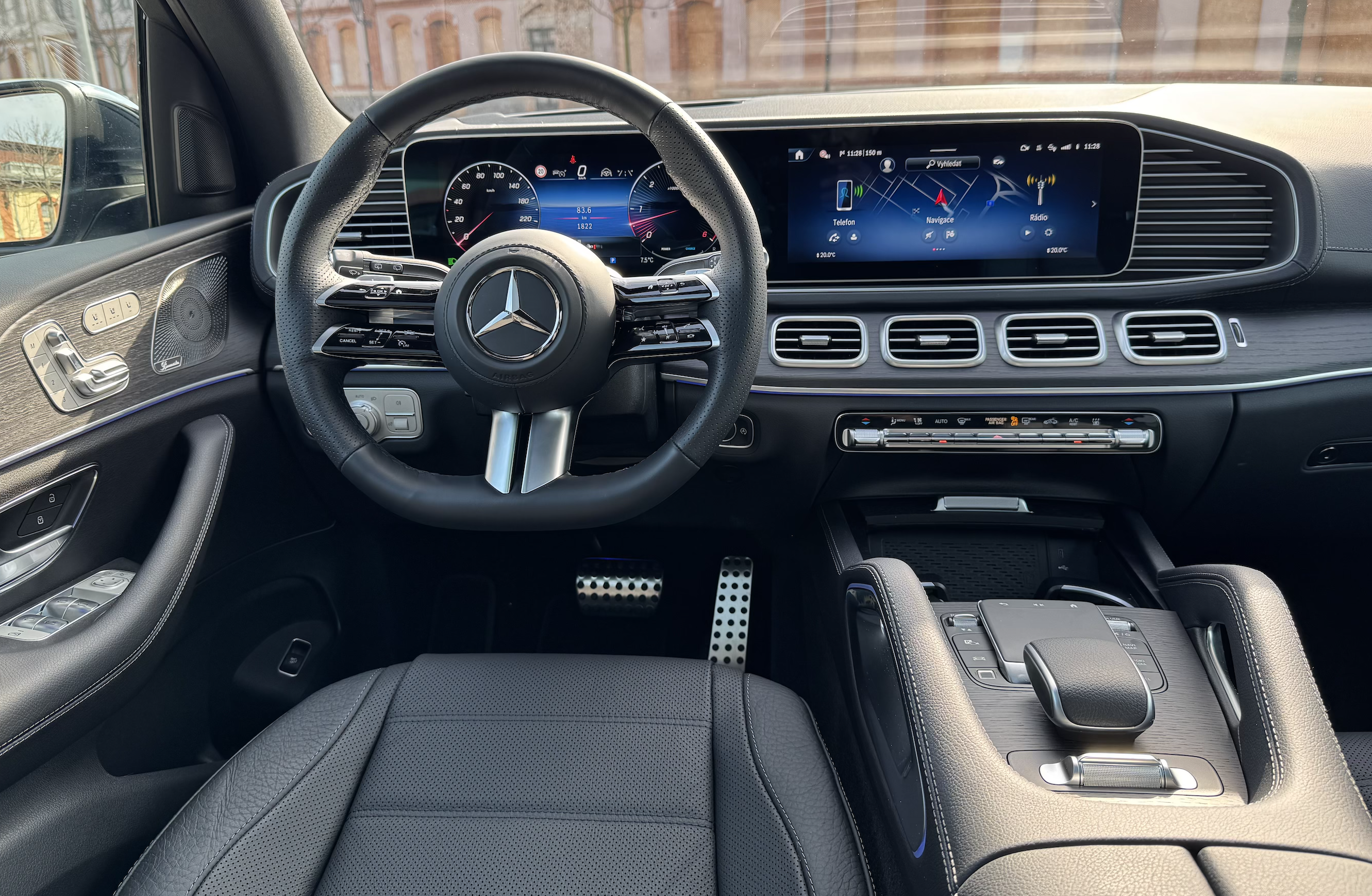 MERCEDES GLS 450d AMG ULTIMATE | FACELIFT | SKLADEM | ČESKÉ PŘEDVÁDĚCÍ AUTO | ŠEDÁ S ČERNOU KŮŽÍ | MAXIMÁLNÍ VÝBAVA | MBUX TABLETY VZADU | VIP SLEVA | NÁKUP ONLINE | AUTOiBUY.com